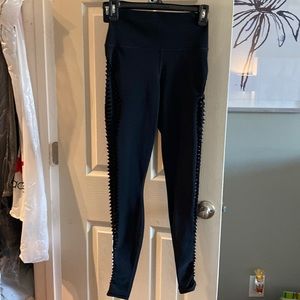 Alo yoga Worn Once excellent XS 28” black